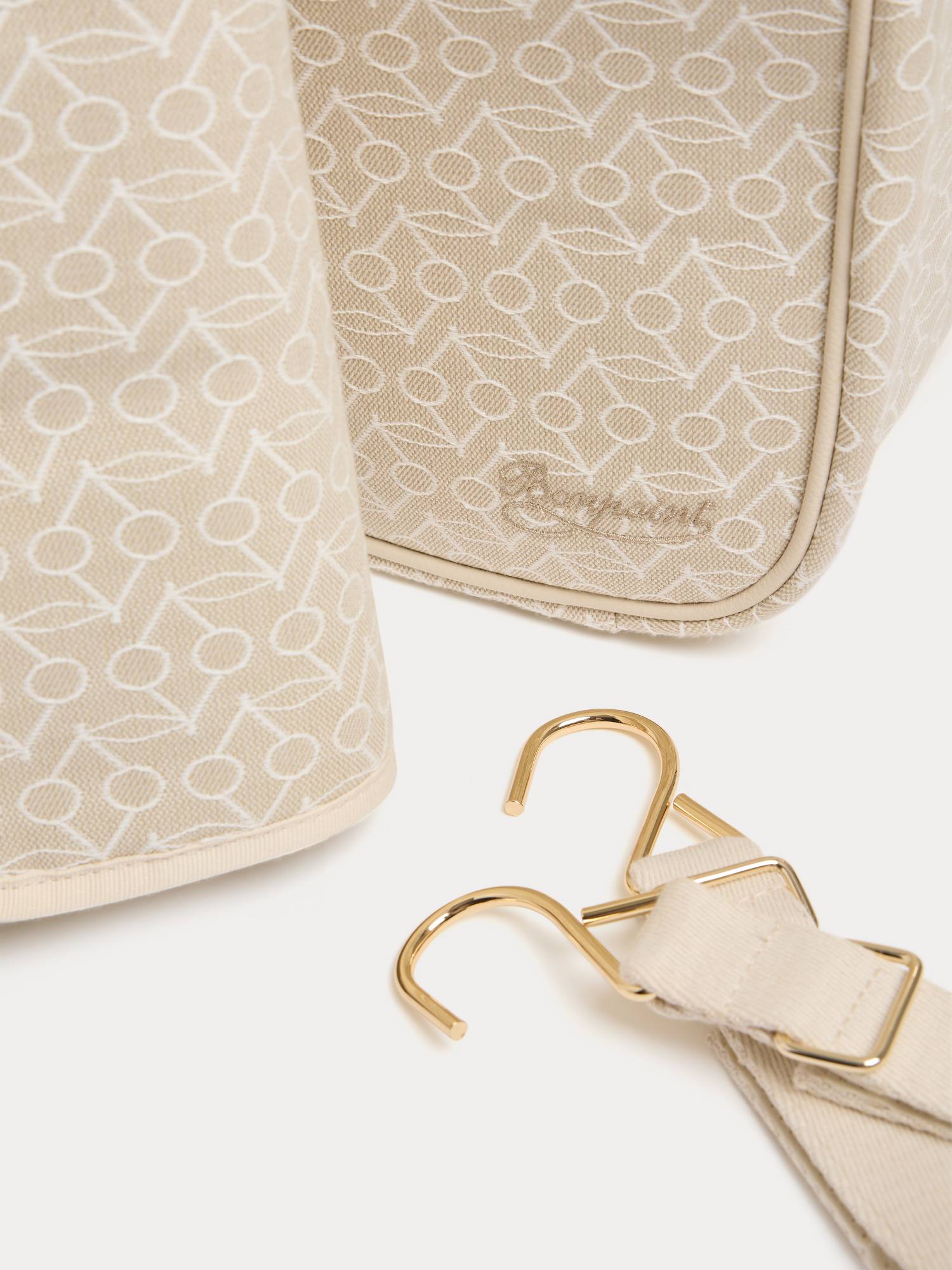 Denver changing bag with woven cherry motif in cotton - Image 3