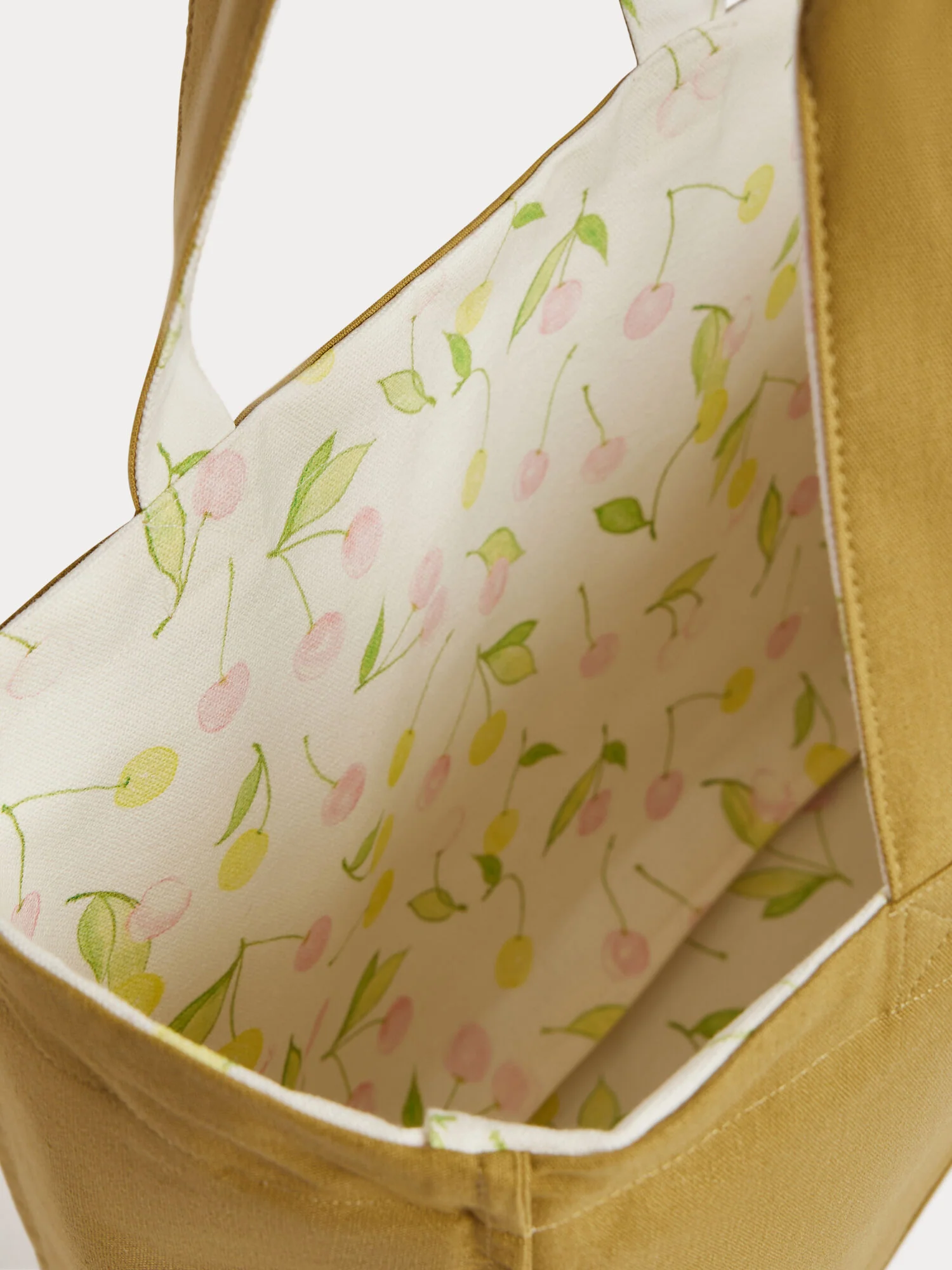Emiko reversible tote bag with cherry print - Image 8