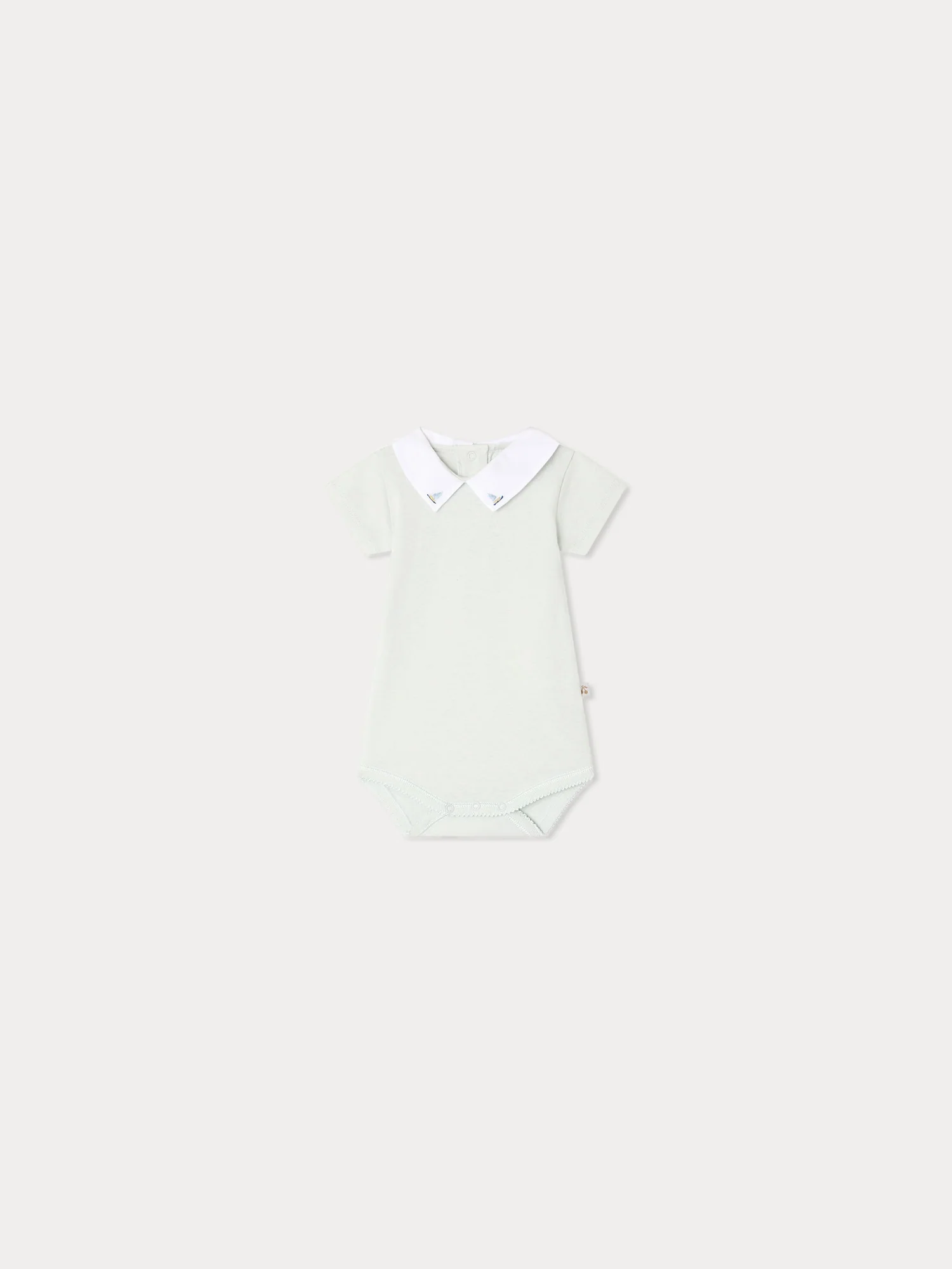 Juillet bodysuit with hand-embroidered sailboats in organic cotton