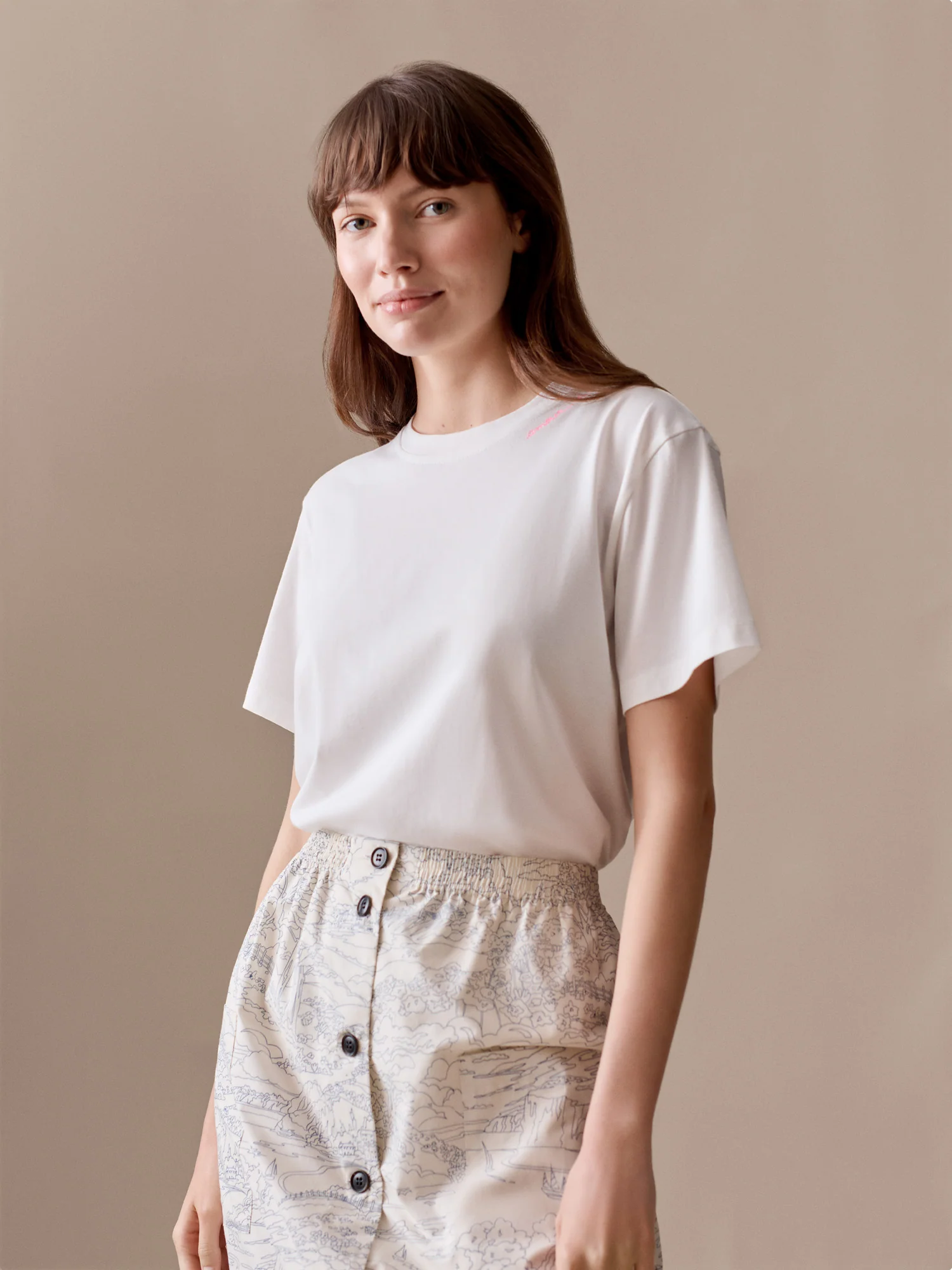 Linda embroidered "amour" t-shirt in organic cotton - Image 5