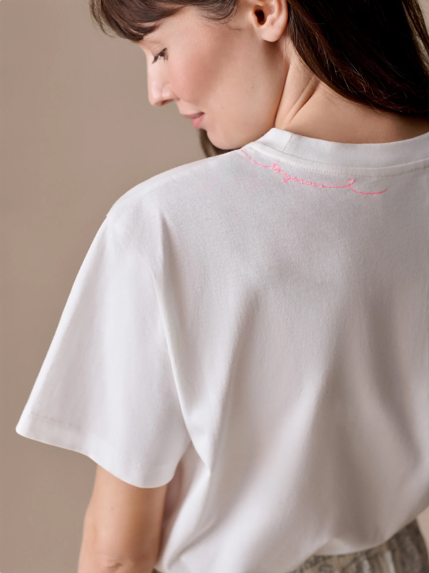 Linda embroidered "amour" t-shirt in organic cotton - Image 6